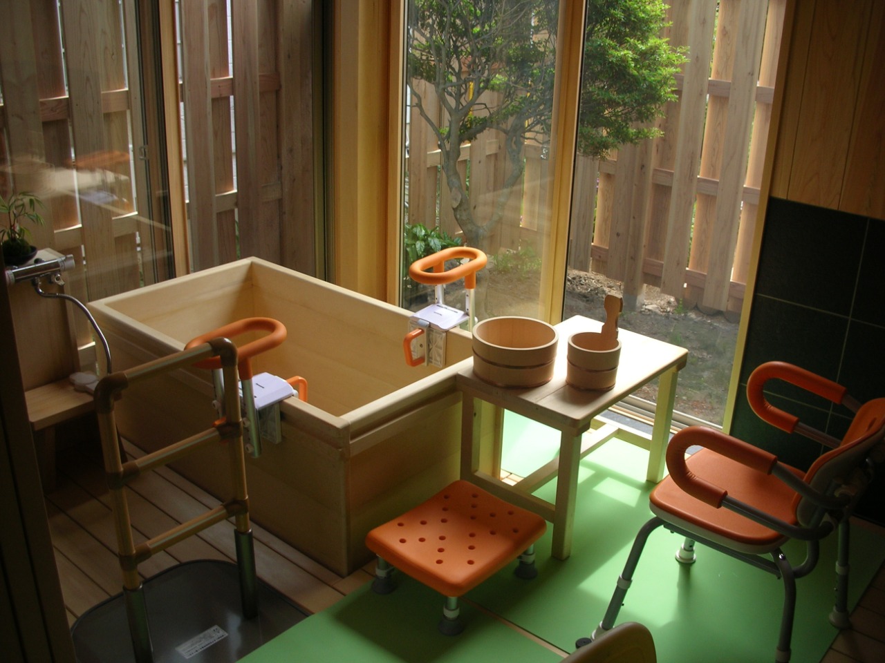 温泉の様な浴室です。気持ち良いですよ！！